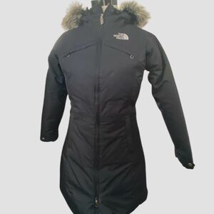 The North Face Black Ski Jacket with Fur Hood and Water-Resistant Fabric